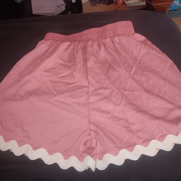 Women's size medium,  Socialkiwi shorts - Picture 2 of 3